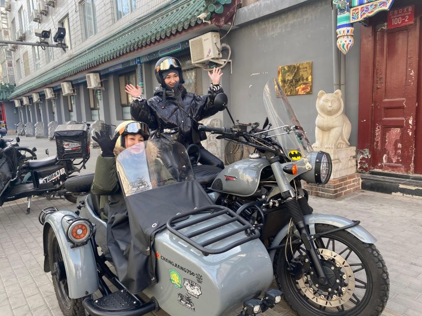 Beijing: 4 hours Discover City by Sidecar - A quick viewpoint stop for roof angles and photo timing