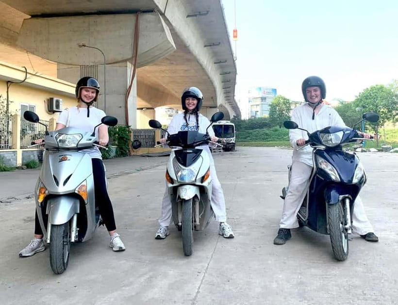 Chicks n Bikes: Customised Motorbike Riding Lesson in Hanoi - Real-Road Traffic Navigation in Hanoi (Without Becoming a Nervous Blob)