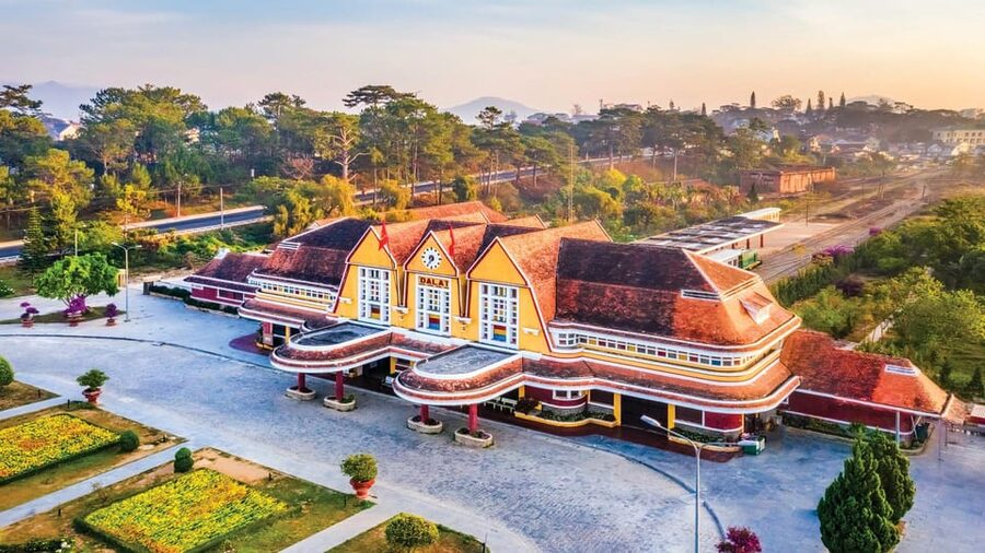 DALAT EASY RIDER CITY SMALL GROUP TOUR BY MOTORBIKE - Truc Lam Zen Monastery: calm gardens between sightseeing stops