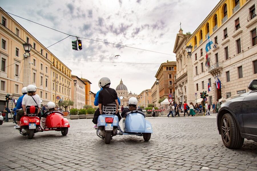 Evening Vespa Sidecar Tour with Gourmet Pizza Tasting - Pantheon included: how the stop and the pizza break fit together