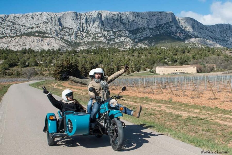 From Aix-en-Provence: 1-Hour Scenic Sidecar Tour - The 1-hour flow: from Aix pickup to Le Tholonet country views