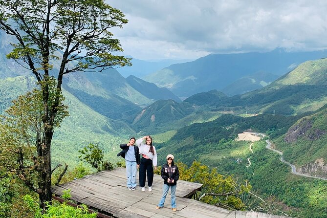 Full Day Private Guided Sapa Motorbike Adventure - Stop 1: Cat Cat Village and the Black Hmong welcome