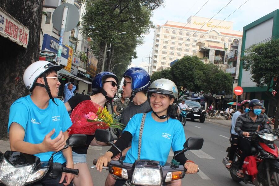 Saigon City Motorbike Tour - District 10 Flower Wholesale Market: Where Color Meets Wholesale Prices