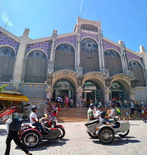 Valencia: The Highlights Tour in Vintage Sidecar - Pushing into the future: Ciudad de las Artes y las Ciencias